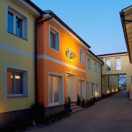 Hotel Radlinger Pellendorf Kültér fotó