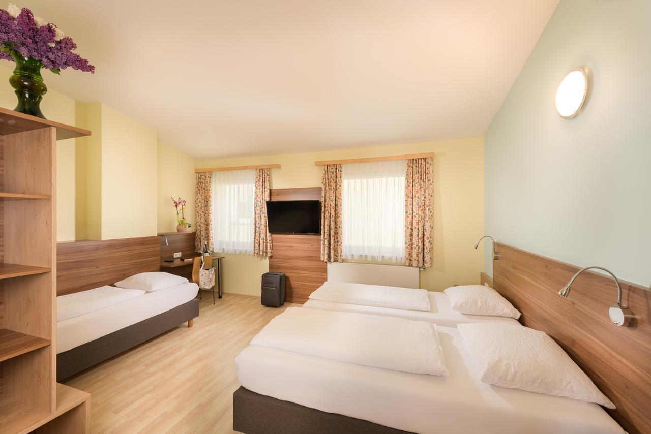 Hotel Radlinger Pellendorf Kültér fotó
