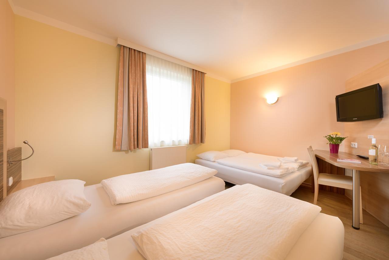 Hotel Radlinger Pellendorf Kültér fotó