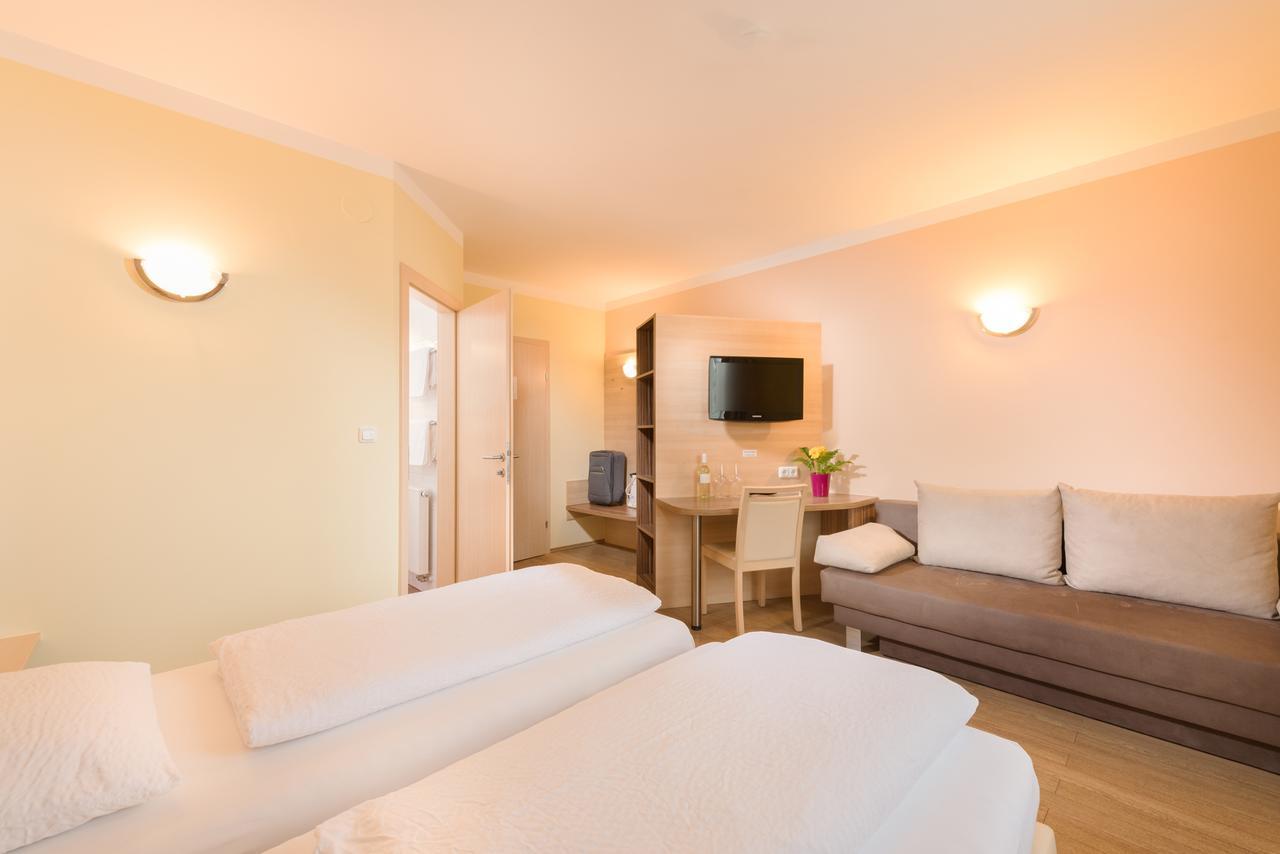 Hotel Radlinger Pellendorf Kültér fotó