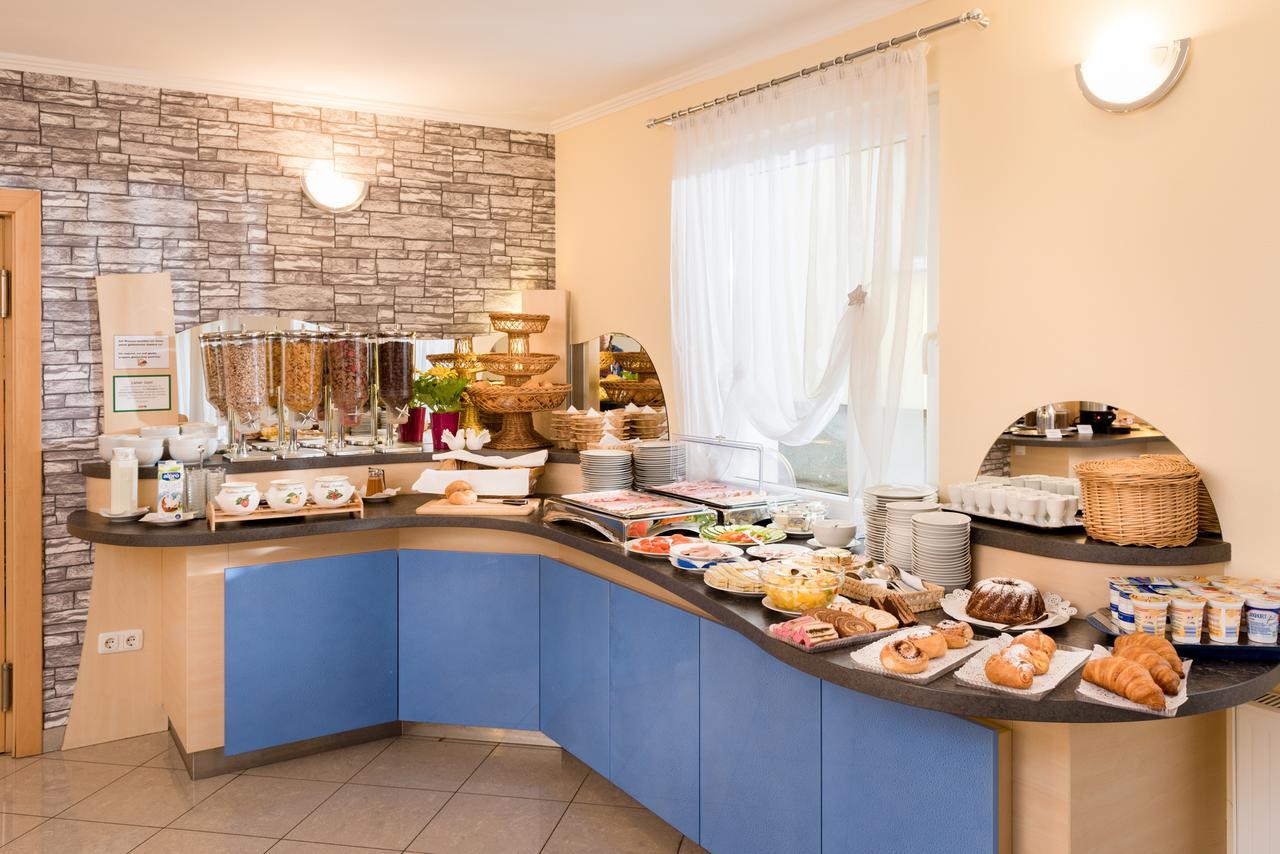 Hotel Radlinger Pellendorf Kültér fotó