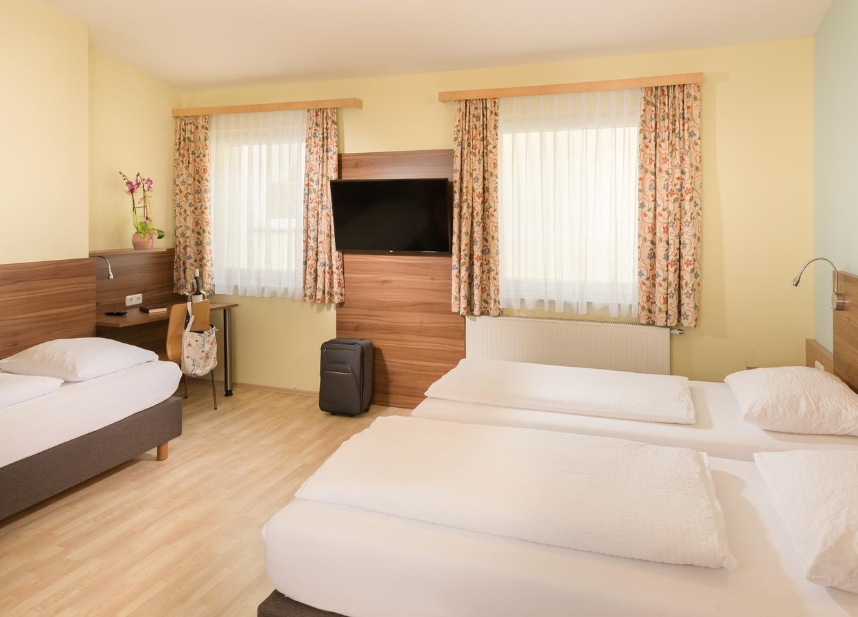Hotel Radlinger Pellendorf Kültér fotó